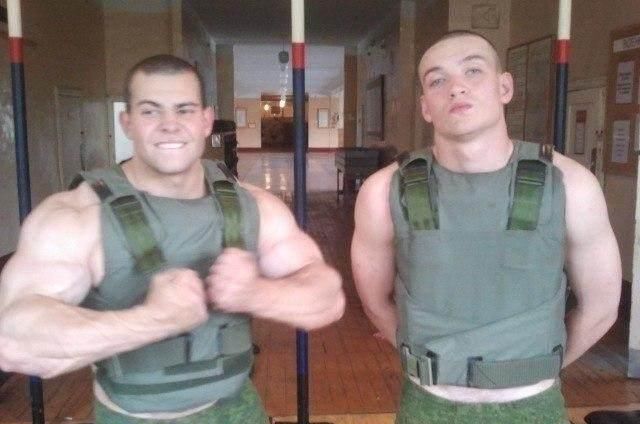 双胞胎兄弟|俄罗斯双胞胎兄弟一个练健美一个只健身，3年后差别巨大