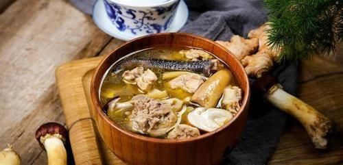 小技巧|鸡汤的正确熬法，教你简单3招，汤汁鲜美好吃，鸡肉还不柴！
