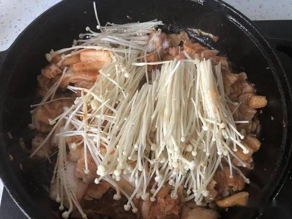 五花肉放点“它”，瞬间好吃10倍，含钙量是黄瓜的5倍！