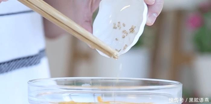 美味|简单好吃的鲜蔬蛋皮串串,造型好看,营养美味,孩子爱吃的辅食