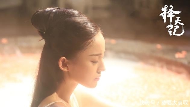 小说中的名字可以起的很烂俗,也可以玩的很脱俗