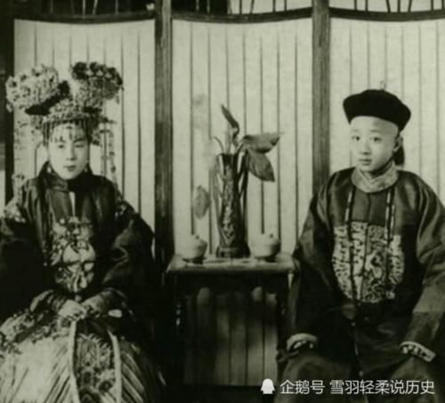 晚清|晚清夫妻老照片美丽惊艳的正室福晋，凤冠霞帔的新娘王妃