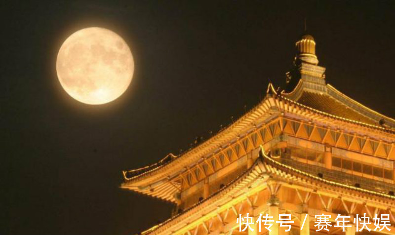 十五的月亮#苏轼中秋吃月饼时写下此诗,短短20字无一生僻,却品尽世间聚与散