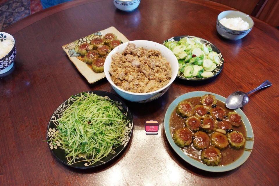 亲戚来串门，精心准备了2荤2素，被嫌弃抠门，吃完后态度大不同