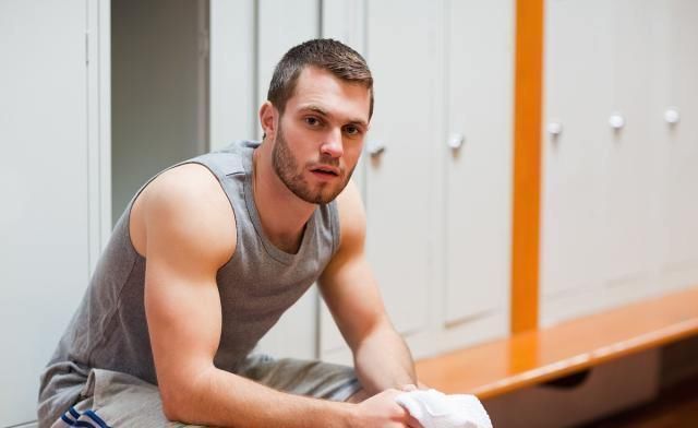 行为|加速男性衰老的行为,抽烟喝酒不算什么,排首位的很多人明知故犯