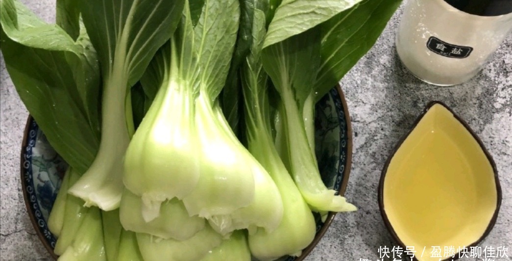  炒的青菜不好吃？学会这2招，成品翠绿爽口超有食欲，不比饭店差