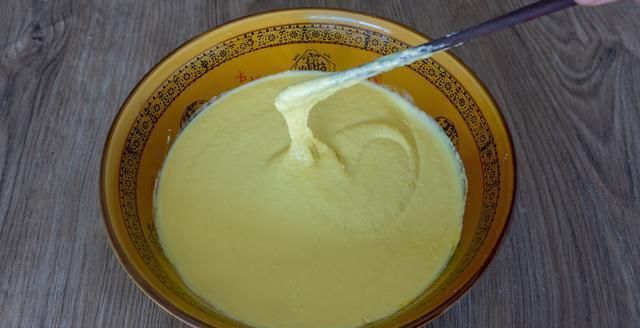 糯米粉新吃法,加3个鸡蛋搅一搅,手不沾面就做好,比蛋糕还好吃