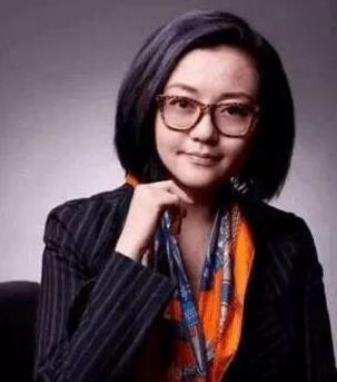 国家一级演员王刚小20岁娇妻气质卓然,11岁儿子像爸爸,家庭幸福