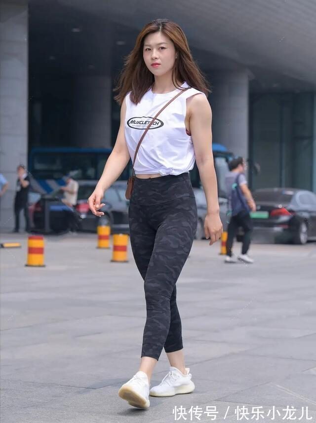 小清新 大方仙气的女神打底裤穿搭推荐,非常有街头范,简约知性