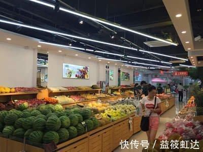 家长们|孩子在超市里打碎一盒鸡蛋，店员要求10倍赔偿，母亲的做法被称赞