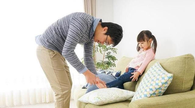 便宜|6岁小学生捡到一盒糖,回去给了家长,家长打开后一看报警