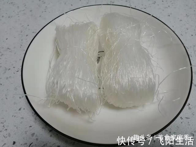 大v|大叔第一次做菜花粉丝煲，品相一般，但味道还不错，一人吃了一盆