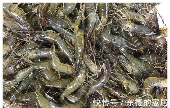 鱼虾|小河虾特色做法,不炒不煮,鲜美嫩滑,端上桌1斤虾嫌不够,真鲜