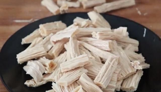 解馋|腐竹这样做才叫香,简单快速,入味下饭又解馋,不吃撑都停不下来