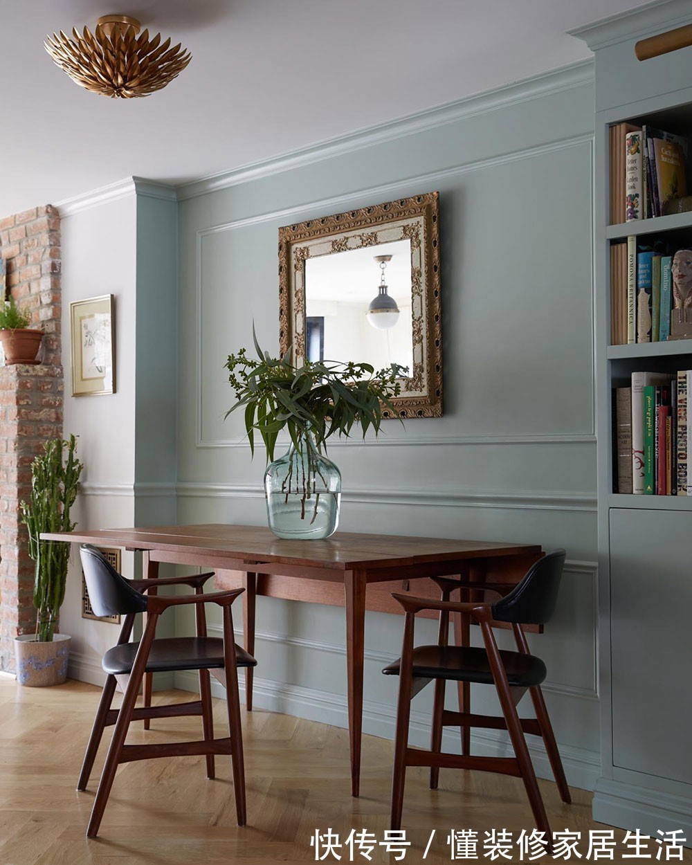 岛台|95㎡老房花5万简单改造下,客厅去电视化加壁龛,做书架也不错