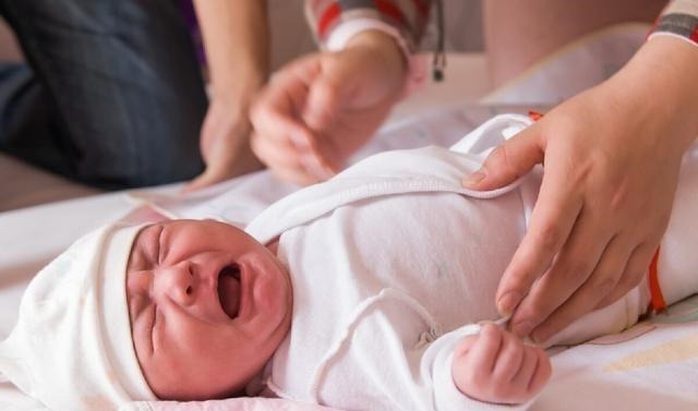 养育|宝宝睡觉不老实,满床打滚扭来扭去是为何?说明你的养育存在问题