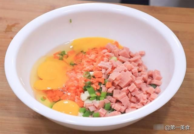 一滴水|厨师长教你豆腐新吃法，不加一滴水做出外酥里嫩的煎饼，简单易学