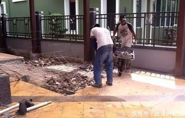 鱼缸和池还可以这样结合?只能说很有想法,有钱我也搞一个!