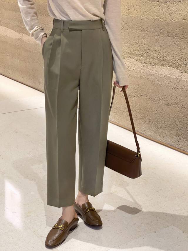 针织衫|30岁~45岁的女性秋季穿搭分享,针织衫配直筒九分裤,显瘦又减龄