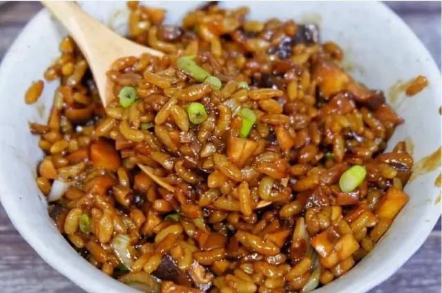舔盘|剩米饭不要再做炒饭了,教你做更好吃的烩饭,好吃到舔盘