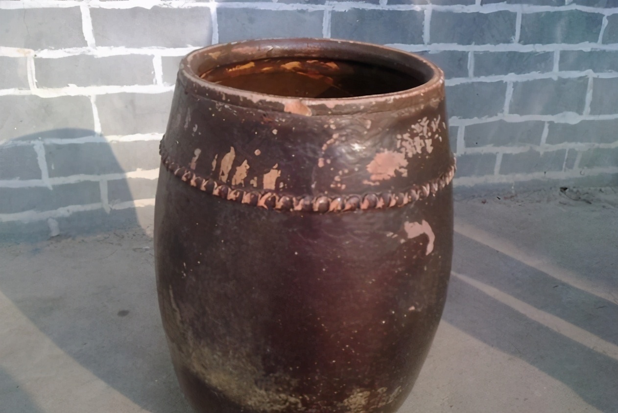 这件文物乃是国宝中的国宝,禁止出国展览,发现者获五双手套奖励