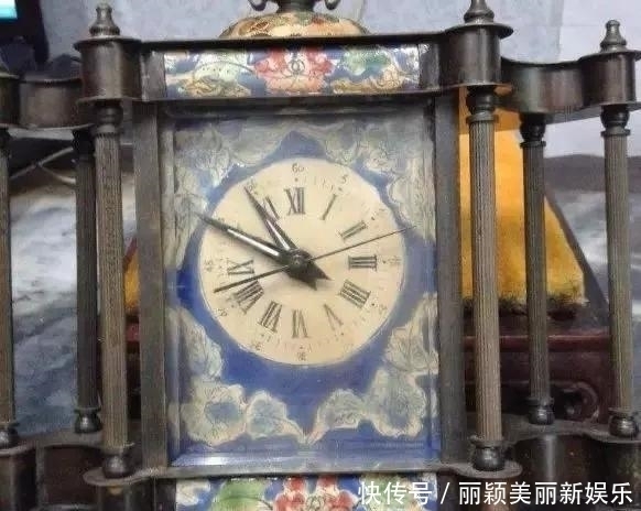 原来小时候糟蹋过那么多宝贝,难怪现在的古董都很贵