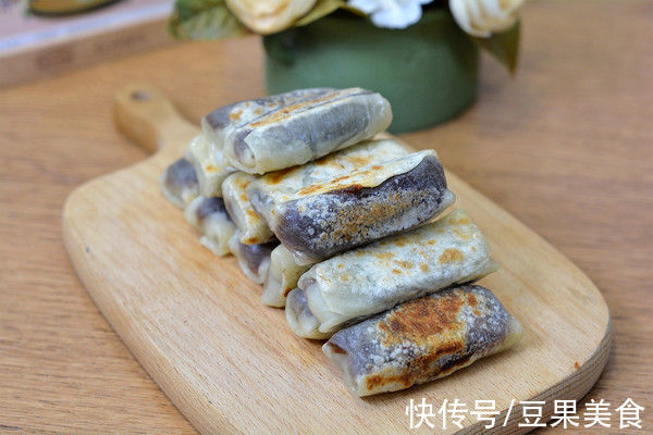 蛋黄酥|#一口新年味，全家享佳味# 豆沙春卷