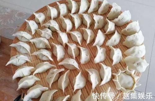 饺子皮|原来“擀饺子皮”这么简单,一个塑料瓶轻松搞定,可惜很多人不懂