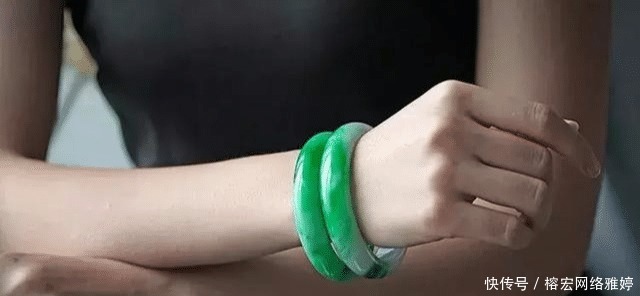 首饰|千万别这么戴翡翠首饰,不仅会毁了翡翠,更会毁了你自己!