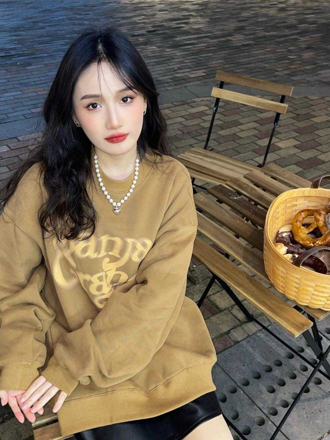 二分裤|休闲舒适的卫衣这样搭,时尚感加满,气场扑面而来