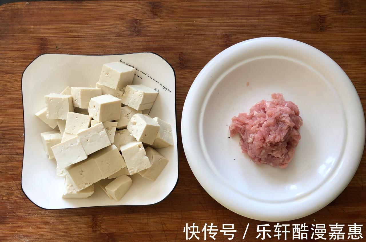 更年期|家常肉末豆腐，加入豆瓣酱，香辣过瘾，软嫩可口，吃着真过瘾