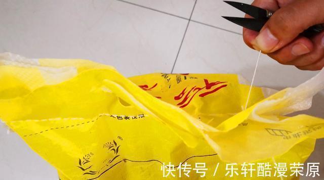 买米买面时,袋子解不开老师傅教你一招,轻松一拉完整打开