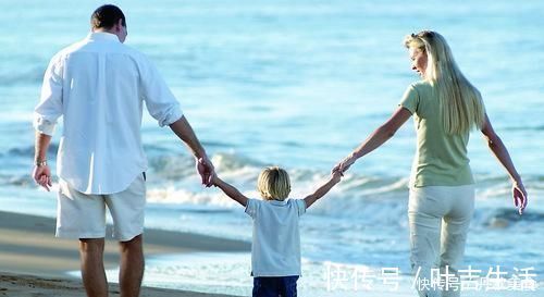 家长|宝妈刷碗的功夫,儿子把电视给摔坏了,网友这宝妈心态真好