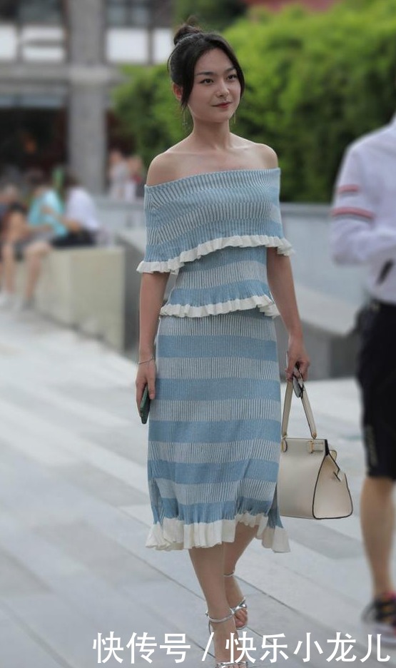 时尚清爽的针织裙，展现出优雅闲适的美