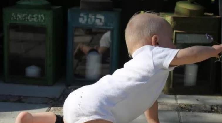 父母|“先爬后走”的孩子,和“不爬就走”的孩子,长大后有3个区别