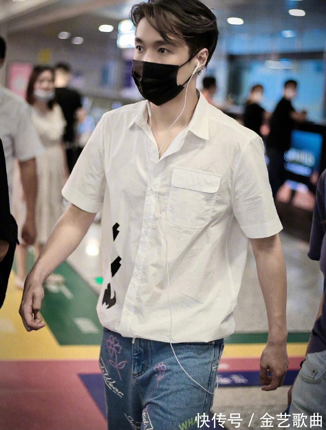 犯规|《向往5》热度未消，张艺兴就开录另一档综艺，新发色帅到犯规