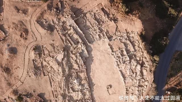 挖到戴着“大金链子”的3000年前妇女,考古学家:她的身份不一般