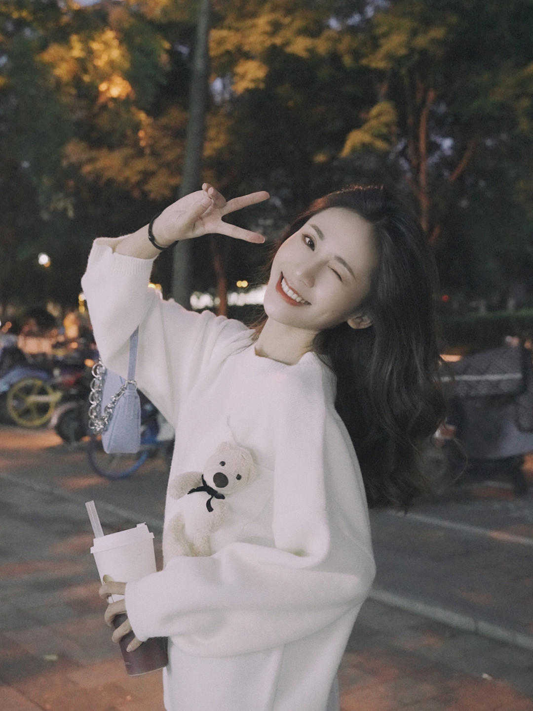 运动鞋|又是一个毛衣的季节,微胖女孩又能很美,拒绝土气就这样穿搭,