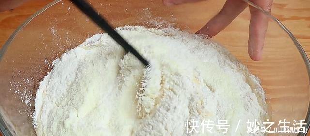 奶粉|1碗面粉三个鸡蛋，教你做好吃的零食，香甜好吃又柔软，太解馋了！
