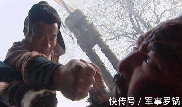 烧鹅|武松是施恩结义兄弟,为何他被流放,施恩只送来一烧鹅,原因简单