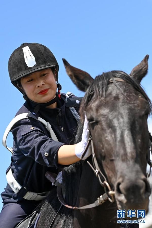 女子骑警队|昭苏草原上的女子骑警队
