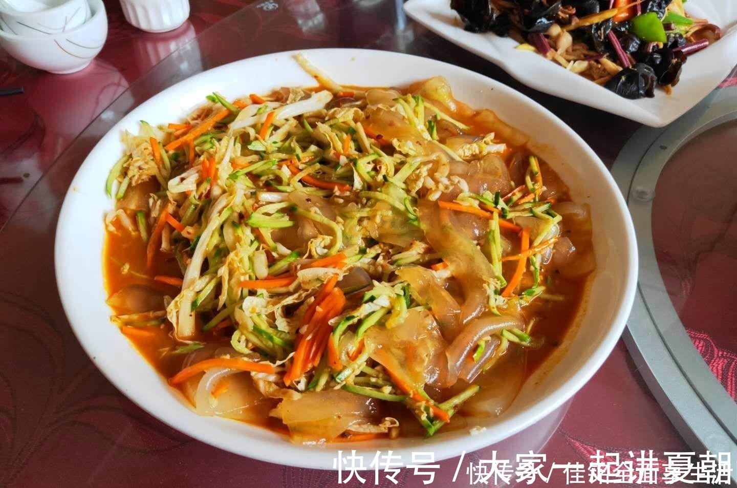 假期|假期,请南方同学吃饭,10个人8道菜,同学北方菜都这么硬吗