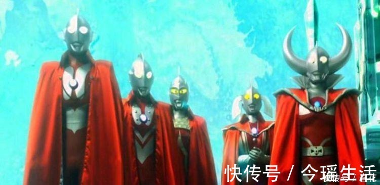 初代奥特曼|雷欧初稿是女奥特曼，初代初稿是怪兽，他本来能打败神秘四奥！