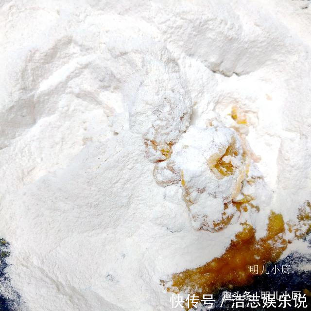 香甜|南瓜和它是绝配，做成小饼，咬一口香甜软糯，早餐孩子吃得欢