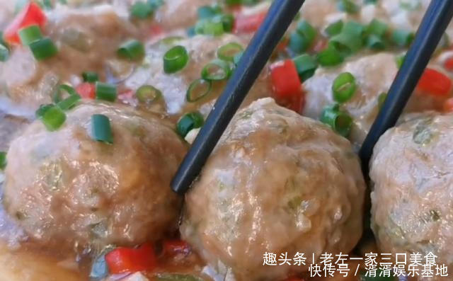 不剩|芹菜别炒着吃了,加一块豆腐,比红烧肉还香,上桌连汤汁都不剩!