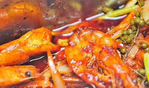首家会飞的火锅落户沈阳,大虾火锅飞起来,小龙虾九块九