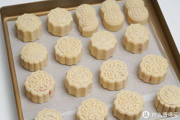 黄馅|老纪烘焙工坊 篇三十:中秋节它来了!今年教你奶黄流心月饼,好吃的不行,而且非常简单,有手就行