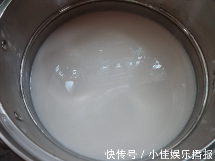 70岁婆婆教的凉皮做法,凉皮筋道还好吃,半个小时就搞定