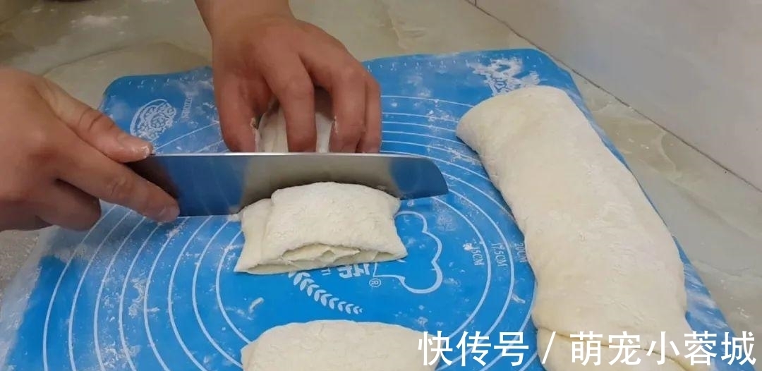 面粉这样做才好吃,加几勺白糖,外皮焦脆又营养,出锅孩子抢着吃