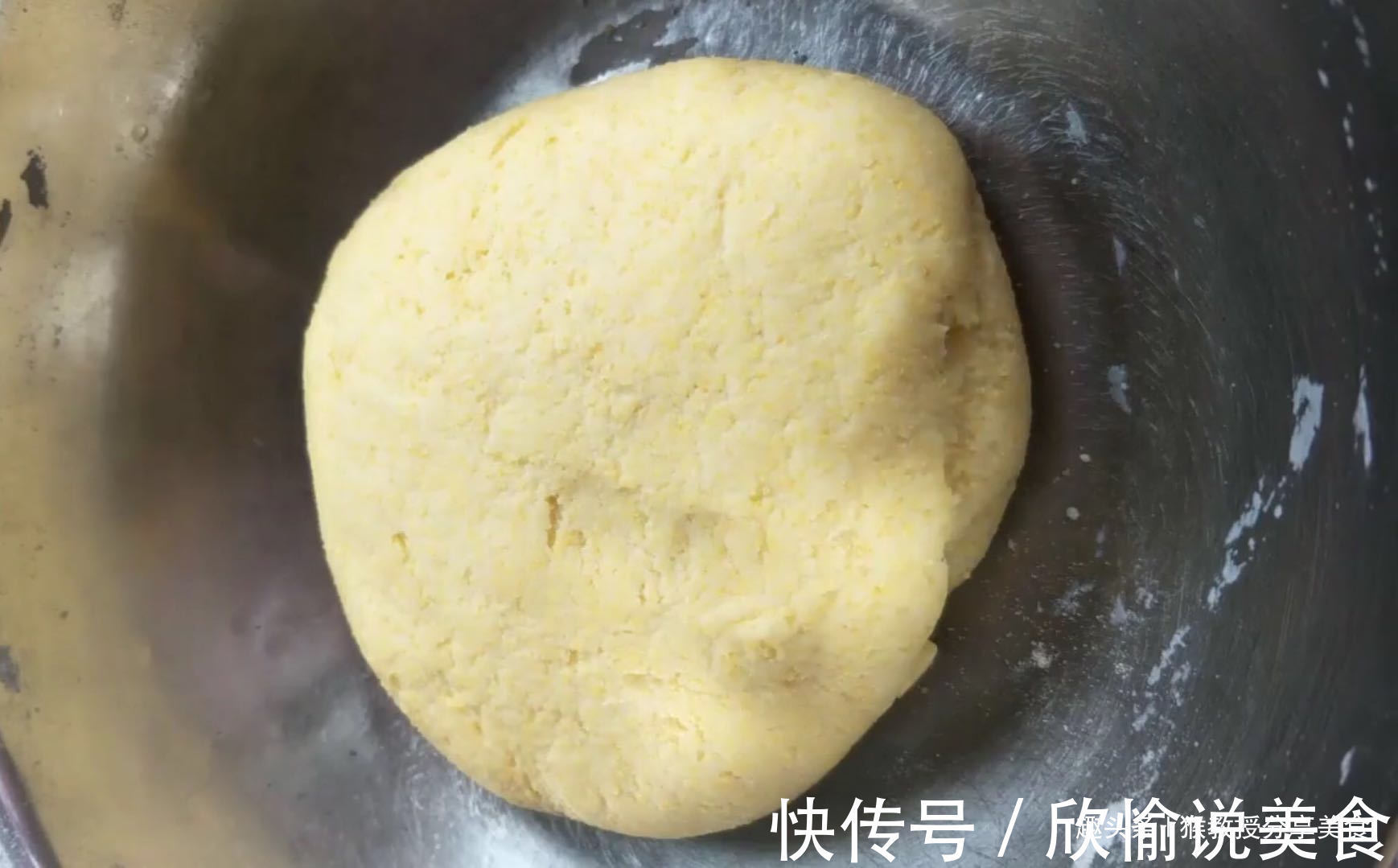 孩子挑食不好好吃饭，我用玉米面做了个卡通馒头，他喜欢的不得了